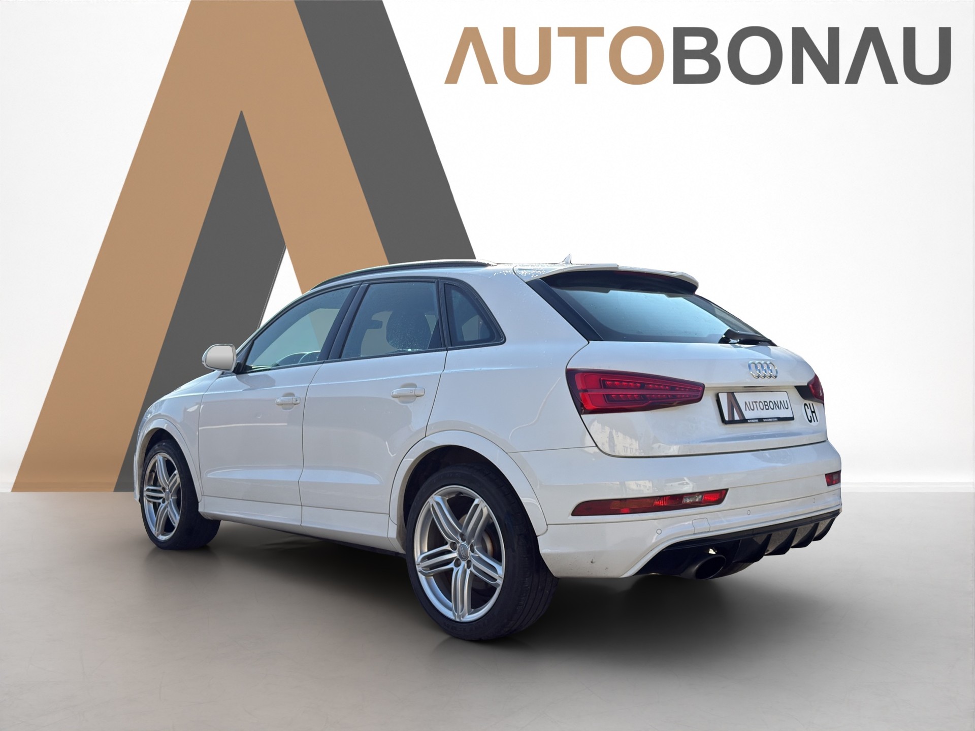 AUDI RS Q3 2.5 TFSI quattro S-Tronic-showroom-element-2