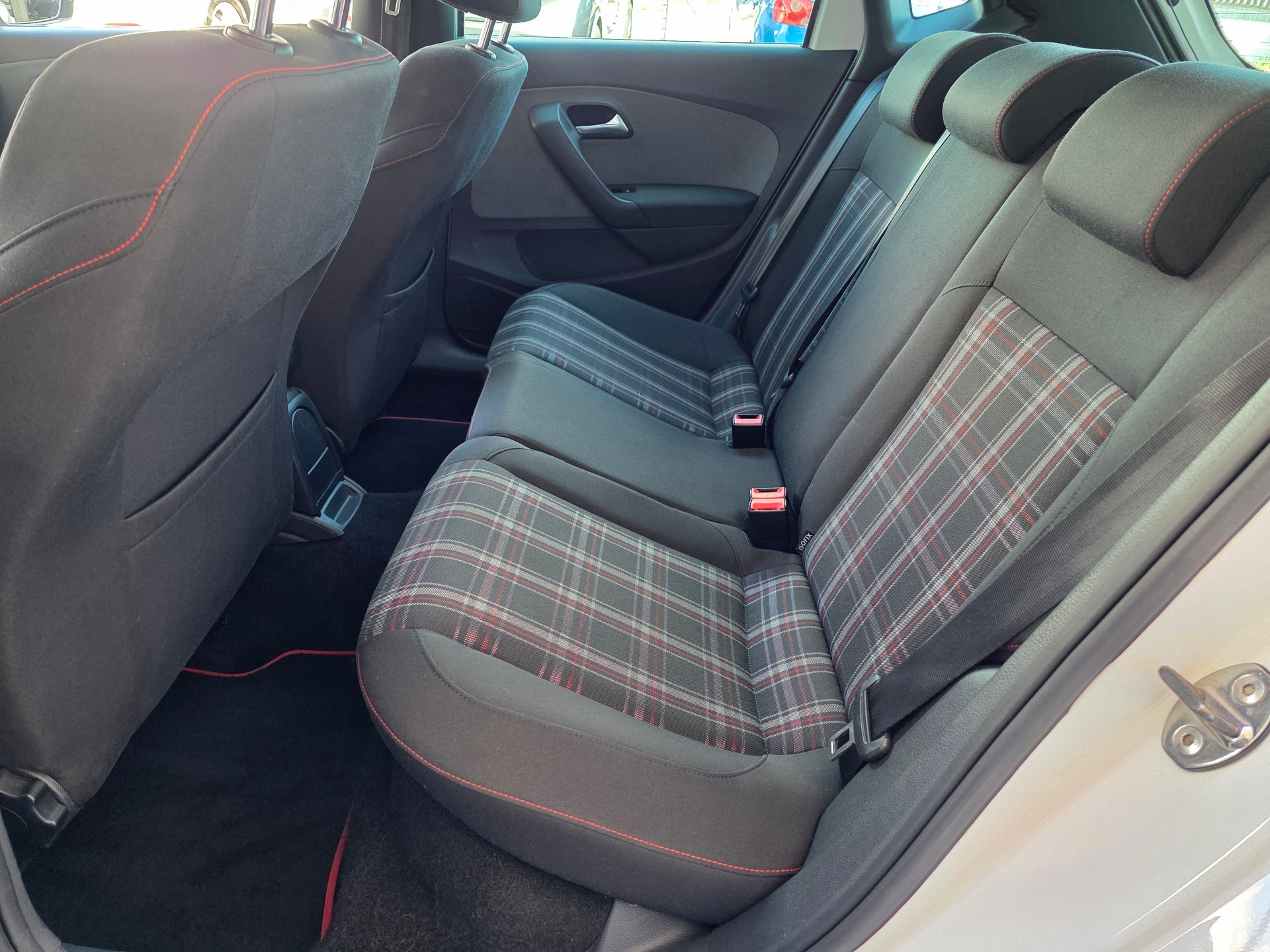 VW Polo 1.4 TSI GTI DSG-Automat 180PS-image-10