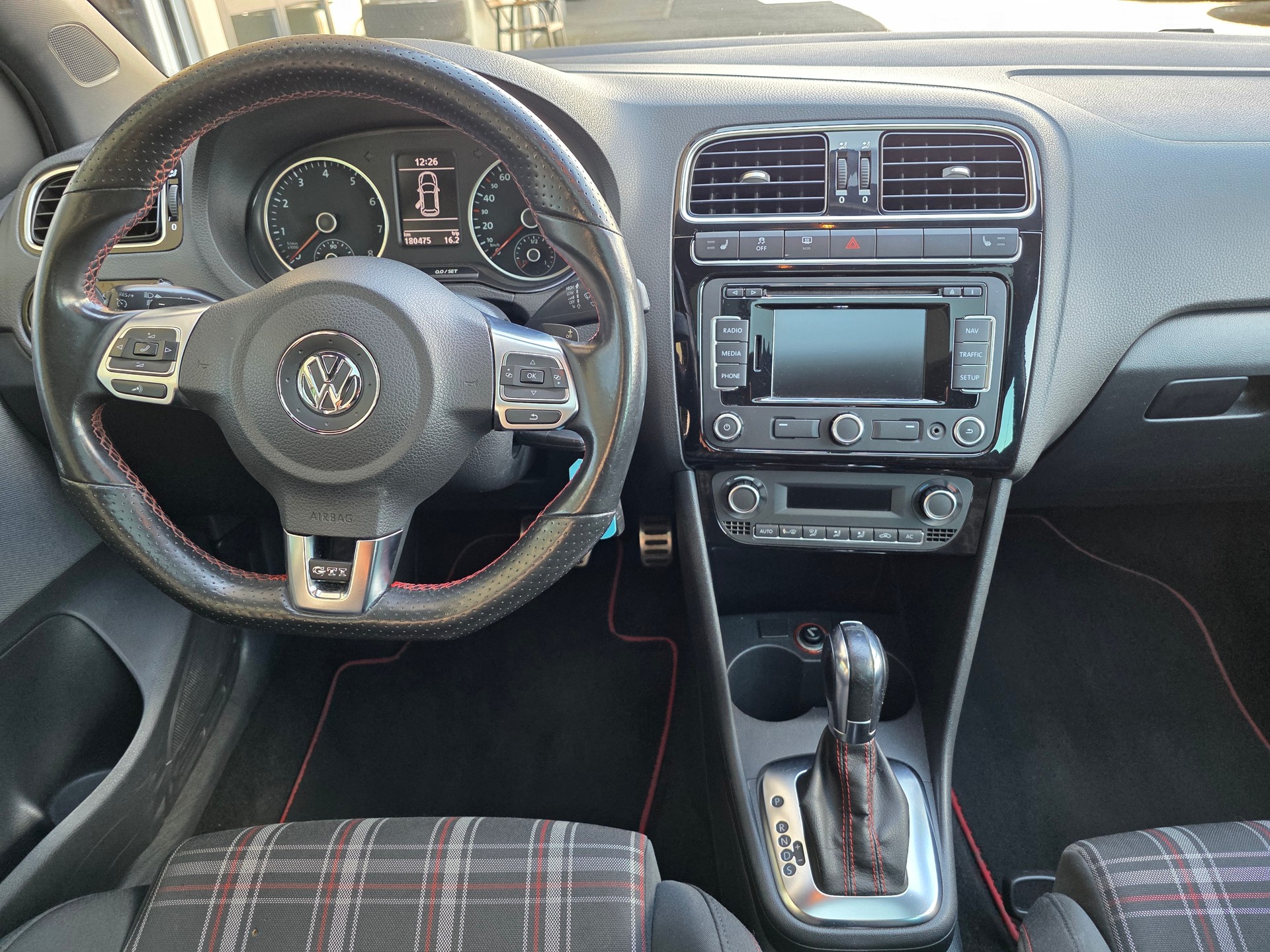 VW Polo 1.4 TSI GTI DSG-Automat 180PS-image-12