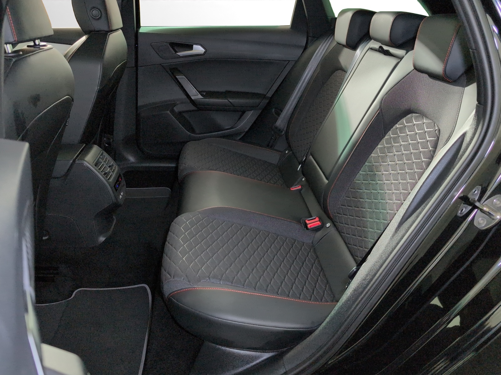 SEAT Leon ST 1.4 eHybrid pHEV DSG Hola FR-image-12