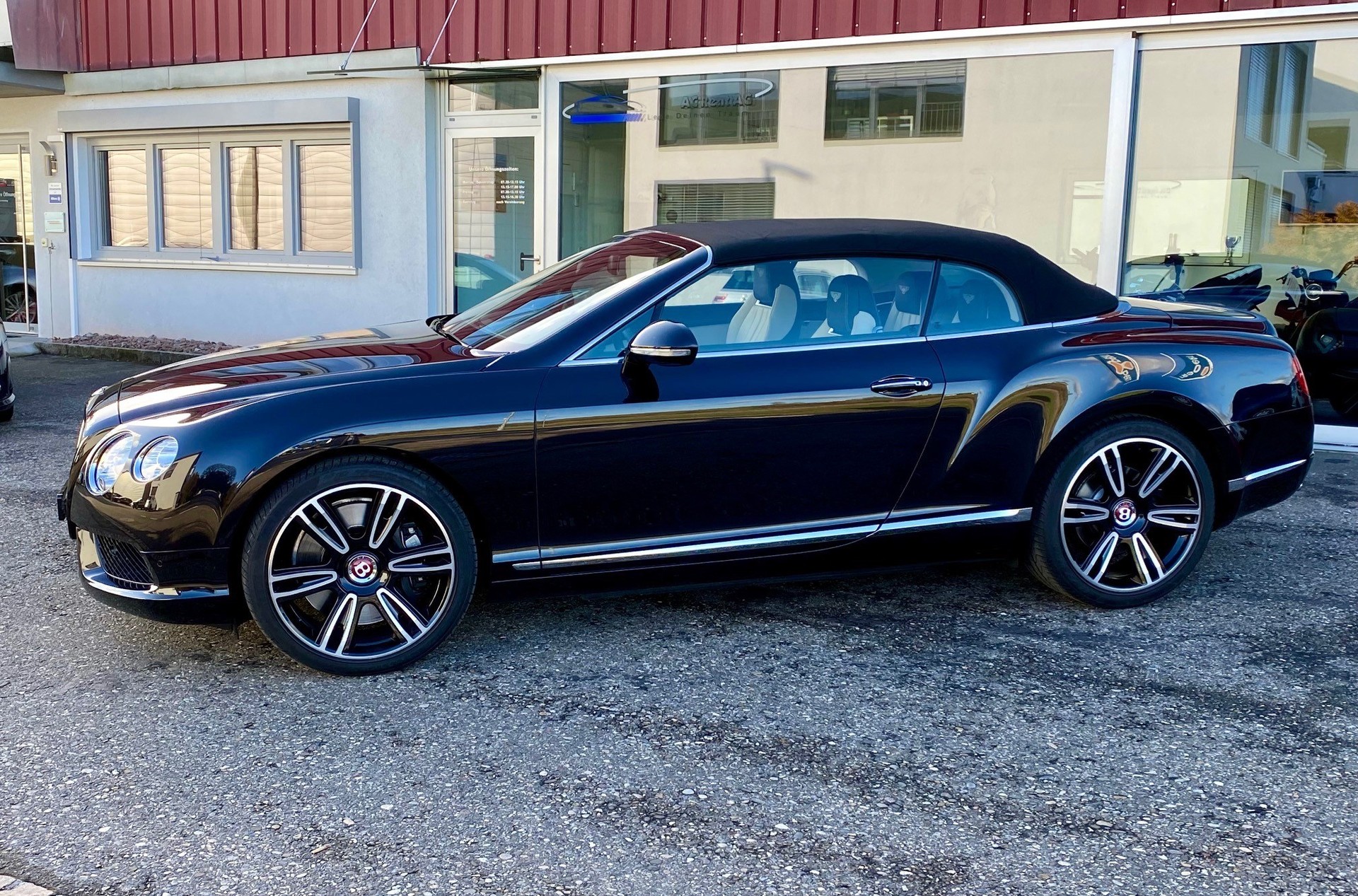 BENTLEY Continental GTC 4.0 V8-showroom-element-1