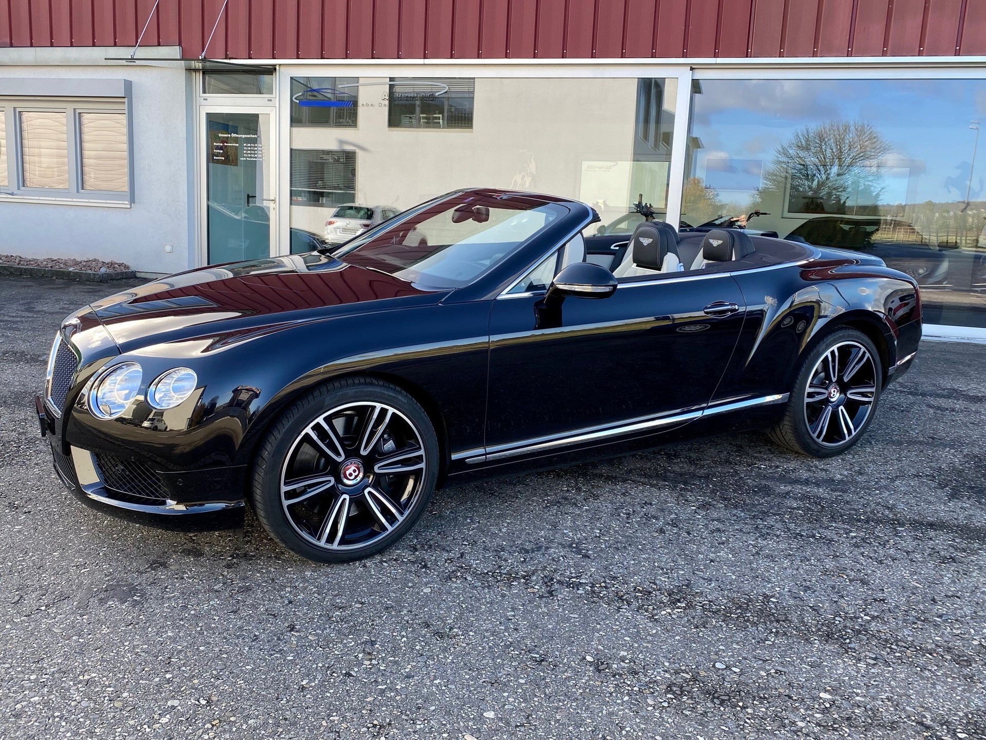 BENTLEY Continental GTC 4.0 V8-showroom-element-2