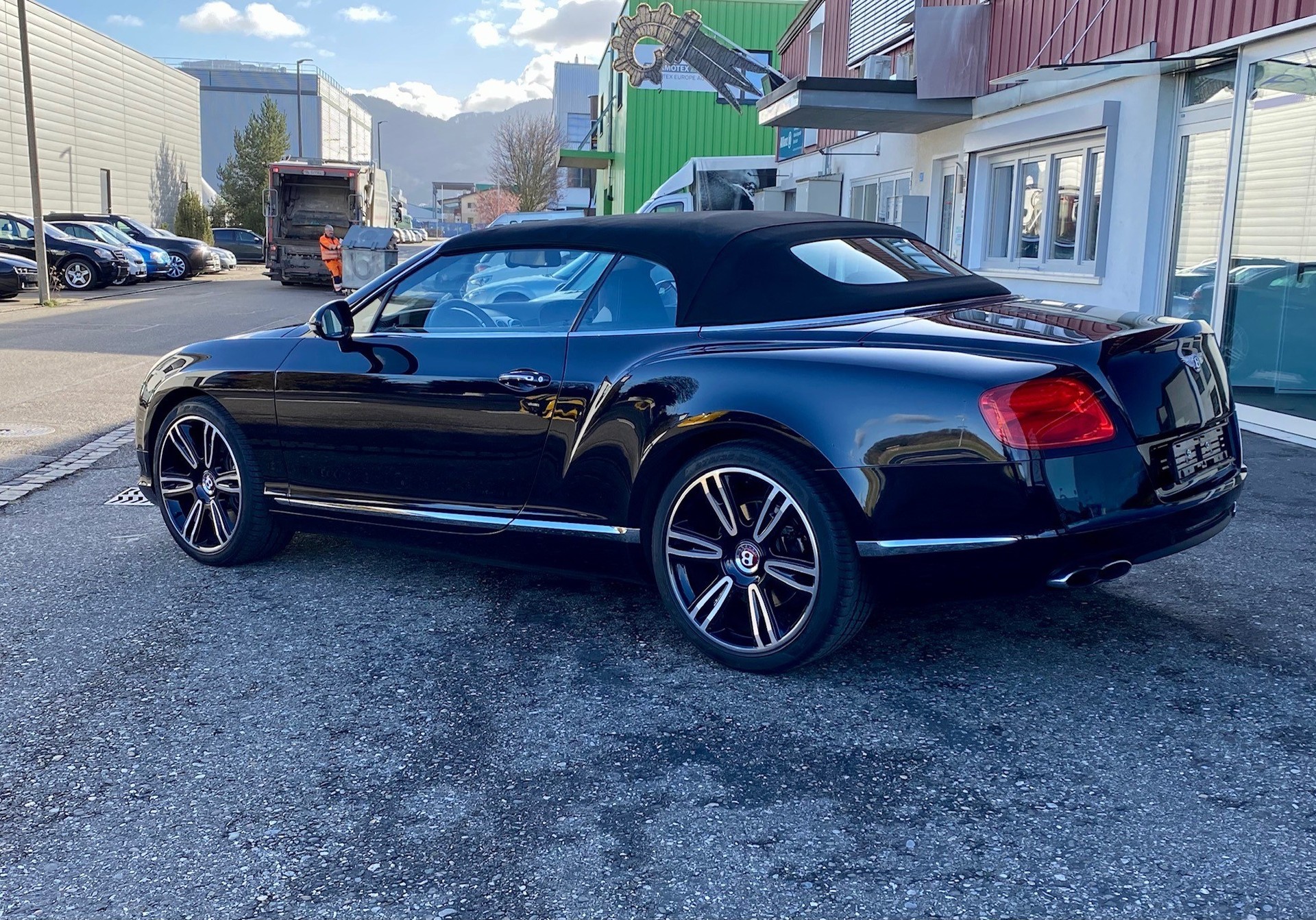 BENTLEY Continental GTC 4.0 V8-showroom-element-3