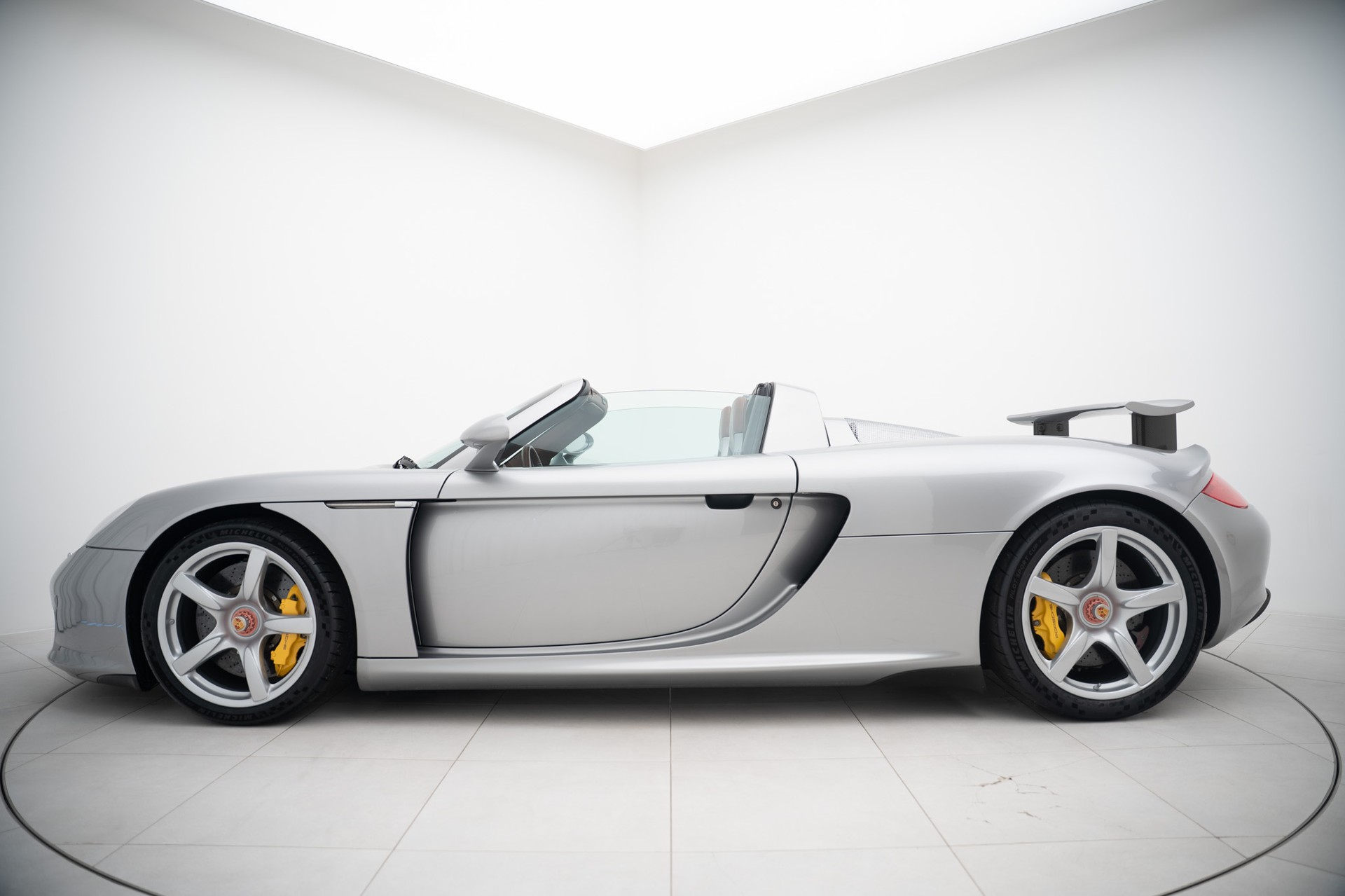 PORSCHE Carrera GT-showroom-element-2
