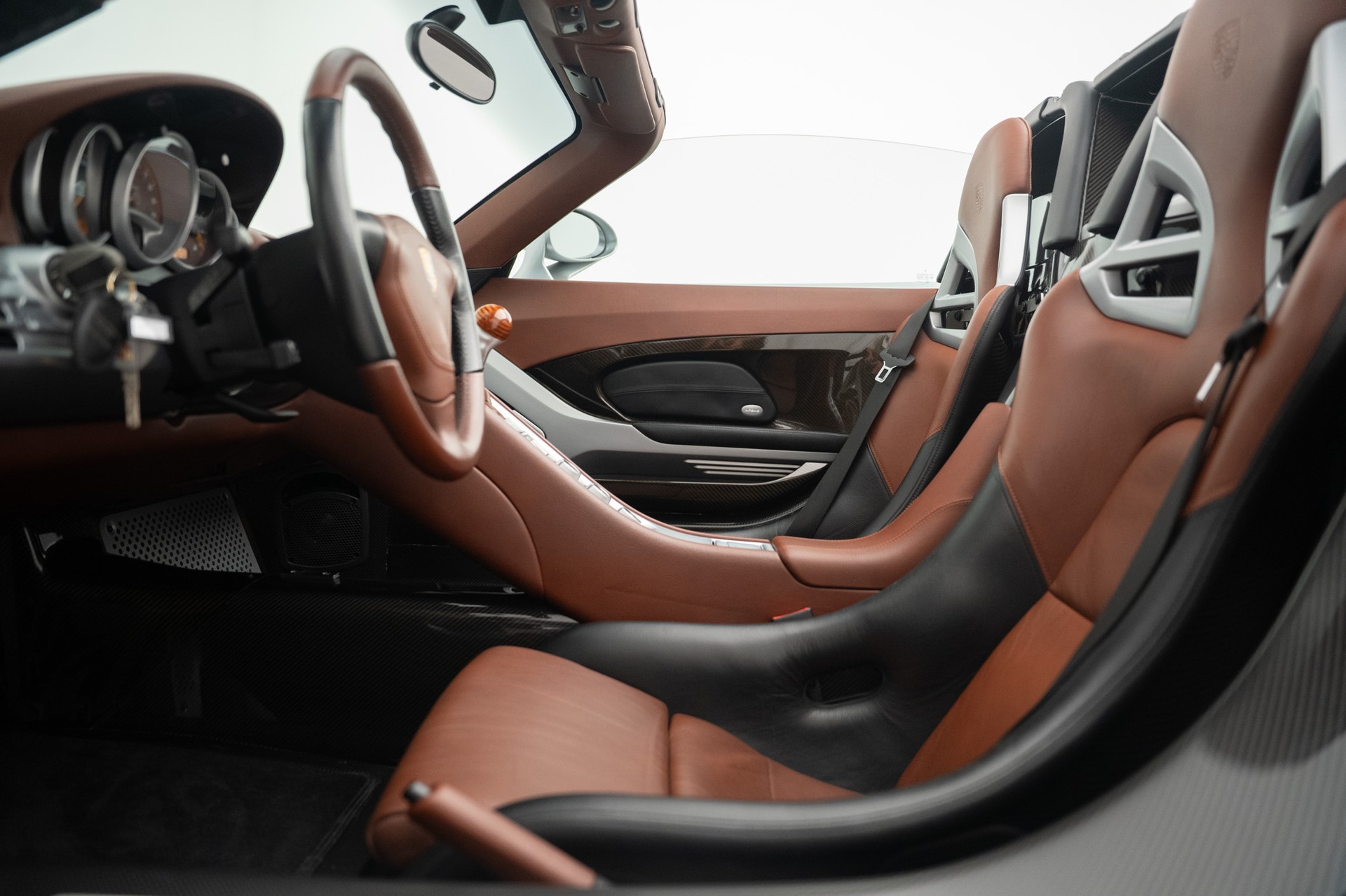 PORSCHE Carrera GT-image-6