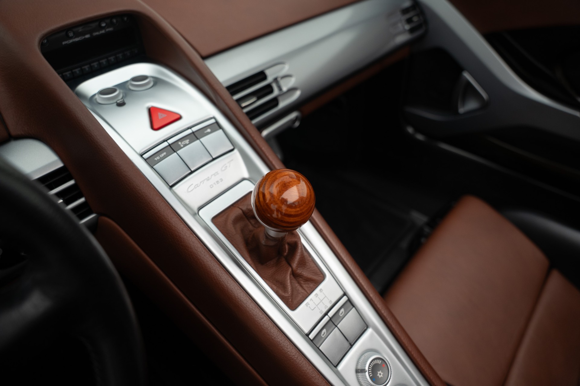 PORSCHE Carrera GT-image-9