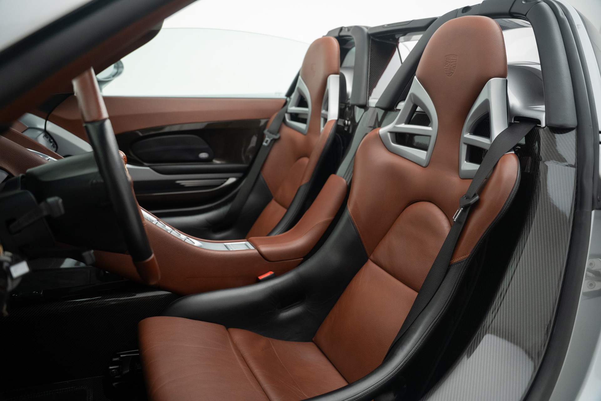 PORSCHE Carrera GT-image-7