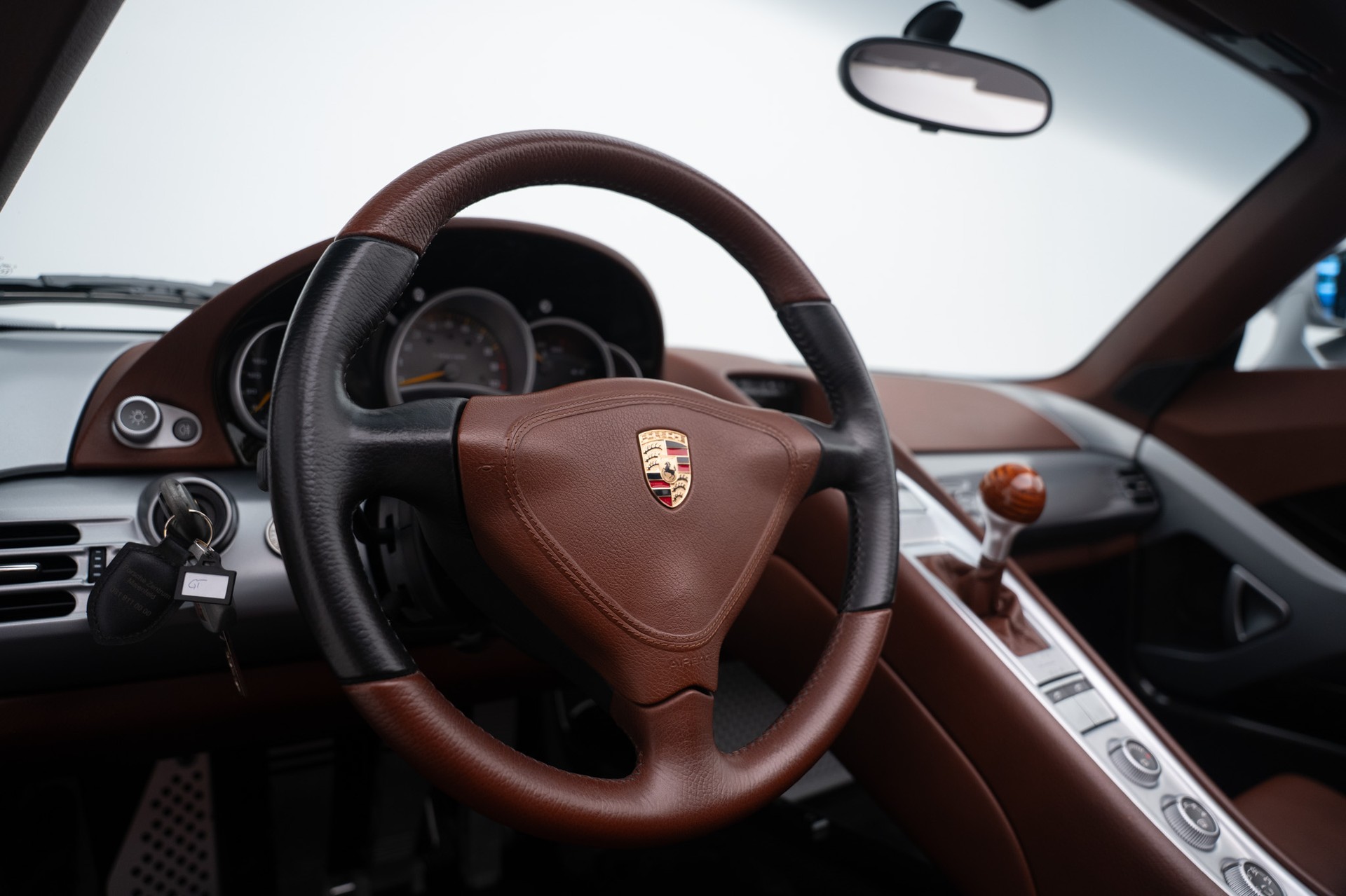 PORSCHE Carrera GT-image-8