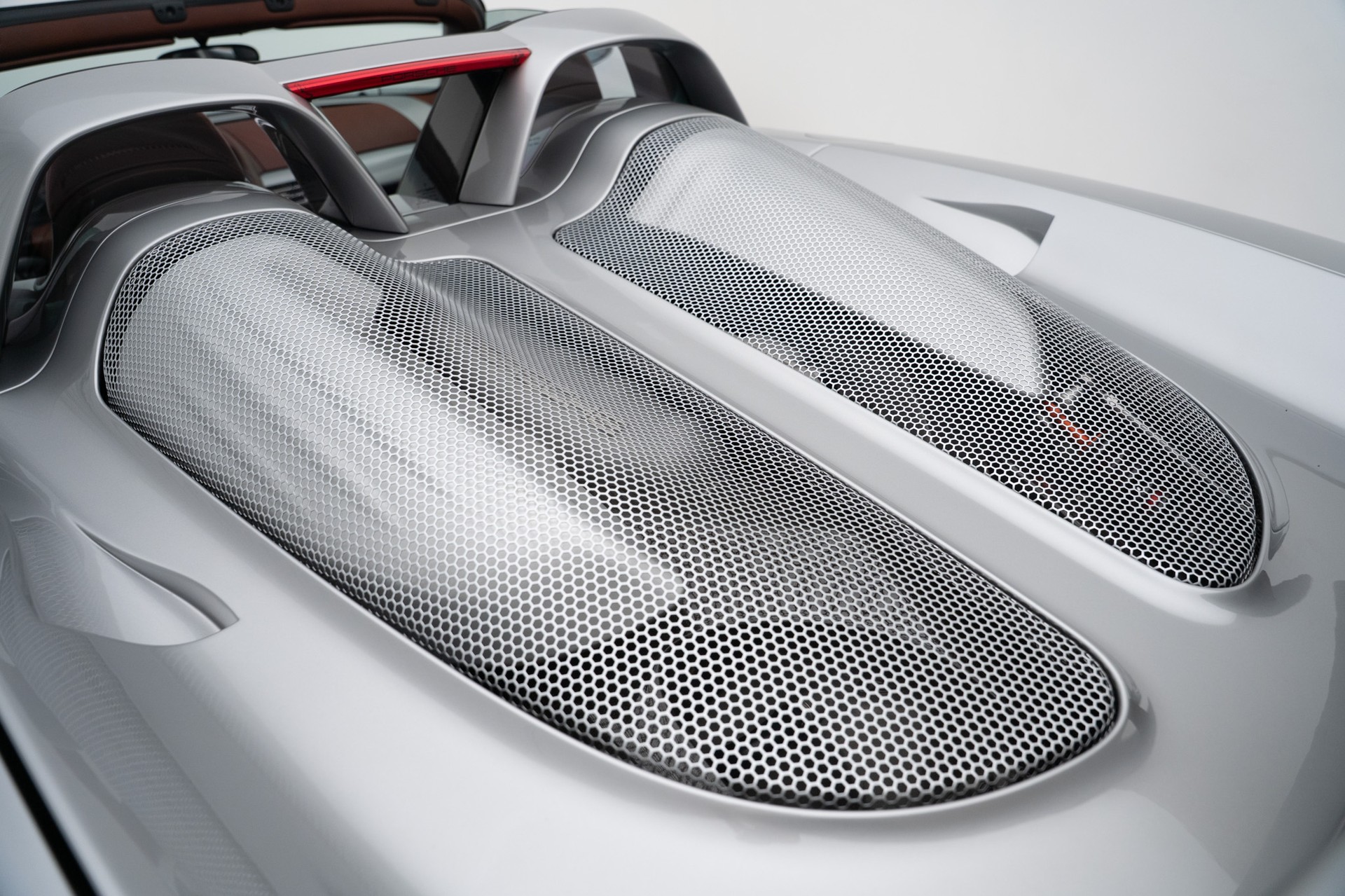 PORSCHE Carrera GT-image-16