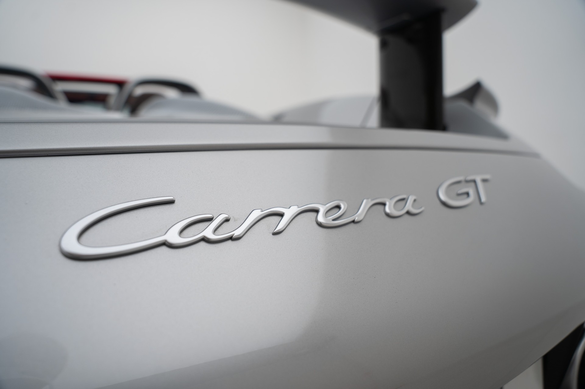 PORSCHE Carrera GT-image-17