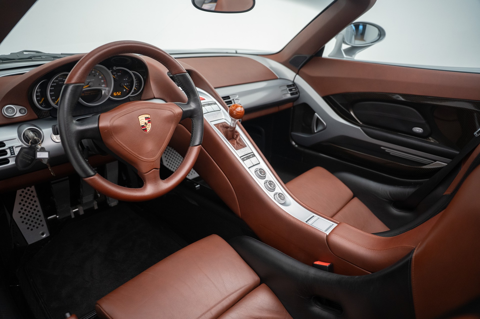 PORSCHE Carrera GT-image-5