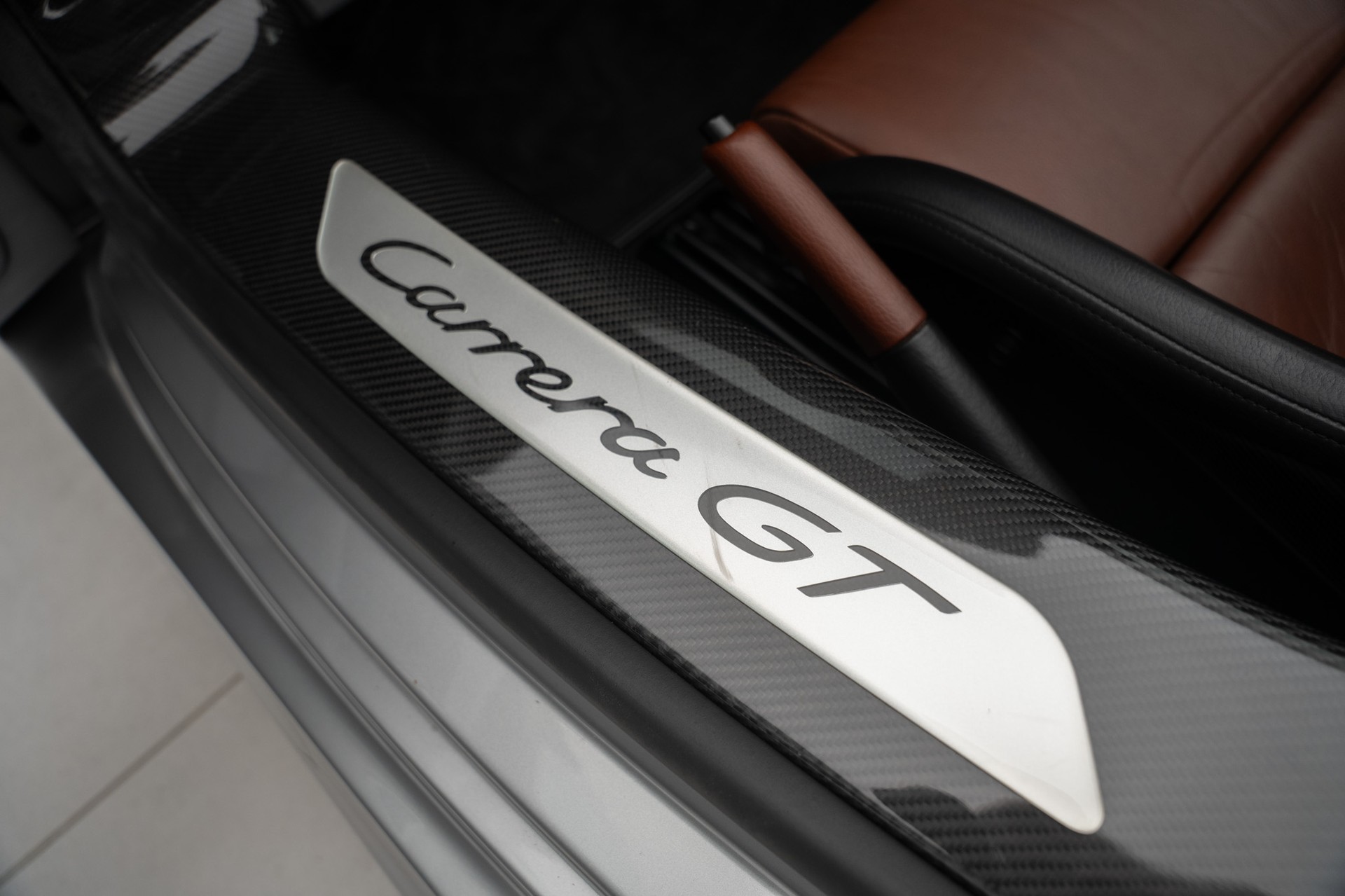 PORSCHE Carrera GT-image-10