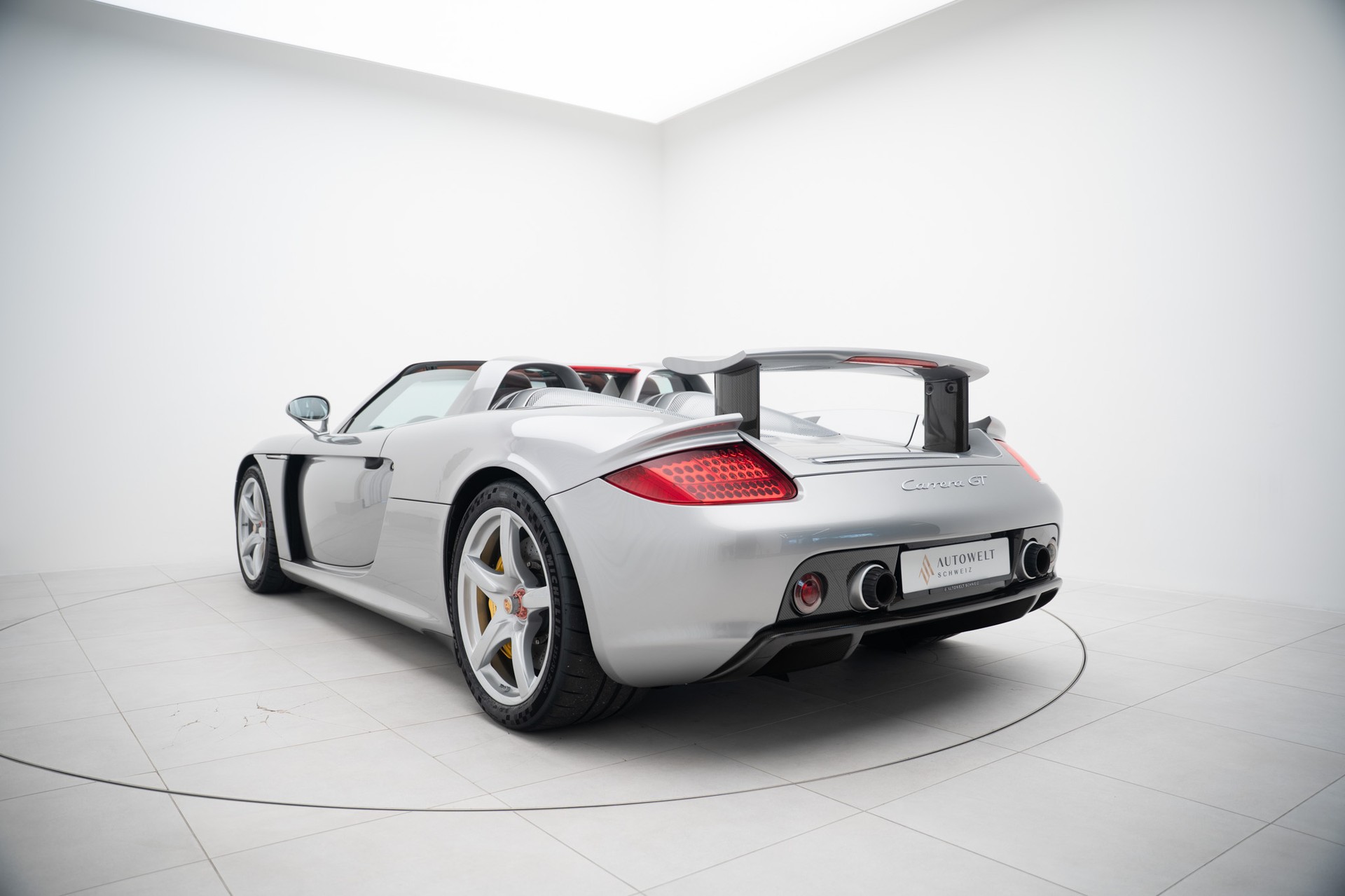 PORSCHE Carrera GT-showroom-element-1