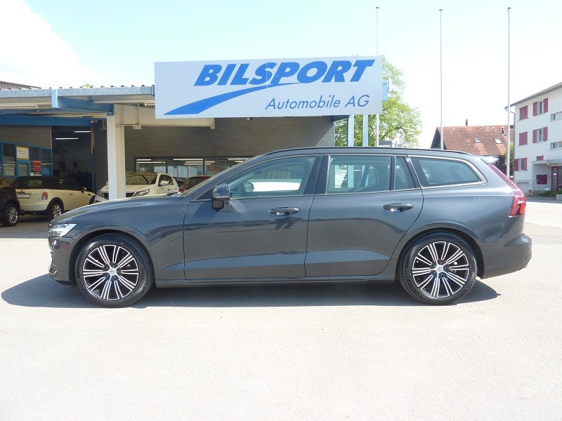 VOLVO V60 D4 Momentum Geartronic-image-1