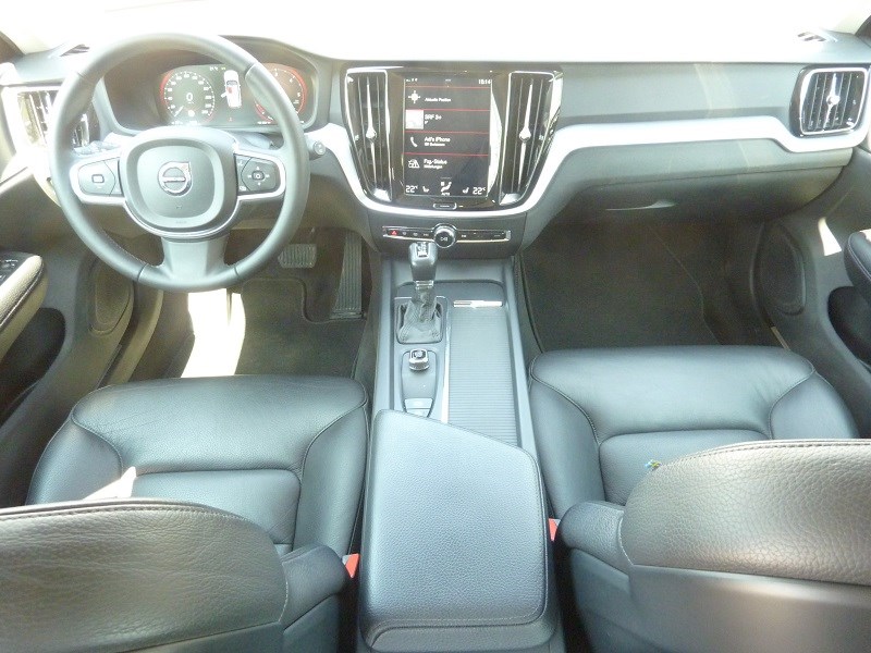 VOLVO V60 D4 Momentum Geartronic-image-12