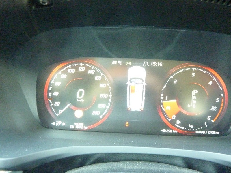 VOLVO V60 D4 Momentum Geartronic-image-18