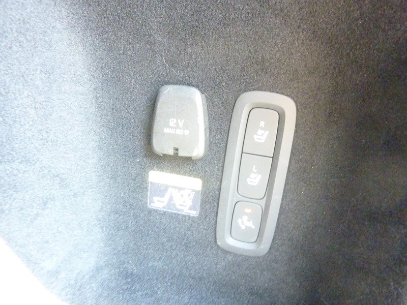 VOLVO V60 D4 Momentum Geartronic-image-19