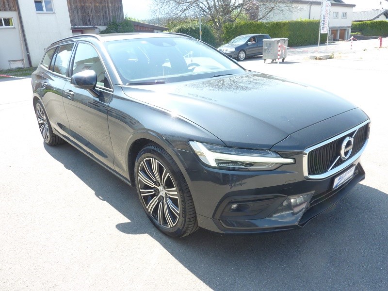 VOLVO V60 D4 Momentum Geartronic-image-4