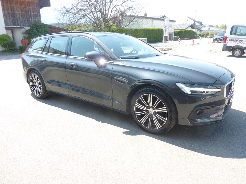VOLVO V60 D4 Momentum Geartronic-image-5