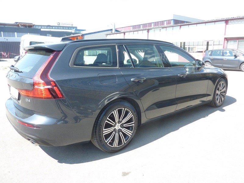 VOLVO V60 D4 Momentum Geartronic-image-7