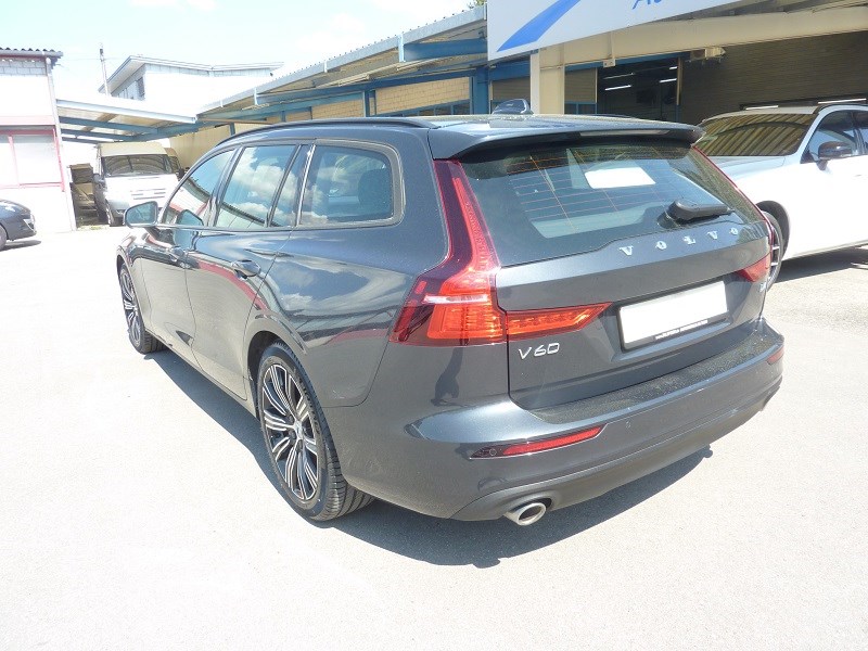 VOLVO V60 D4 Momentum Geartronic-image-9