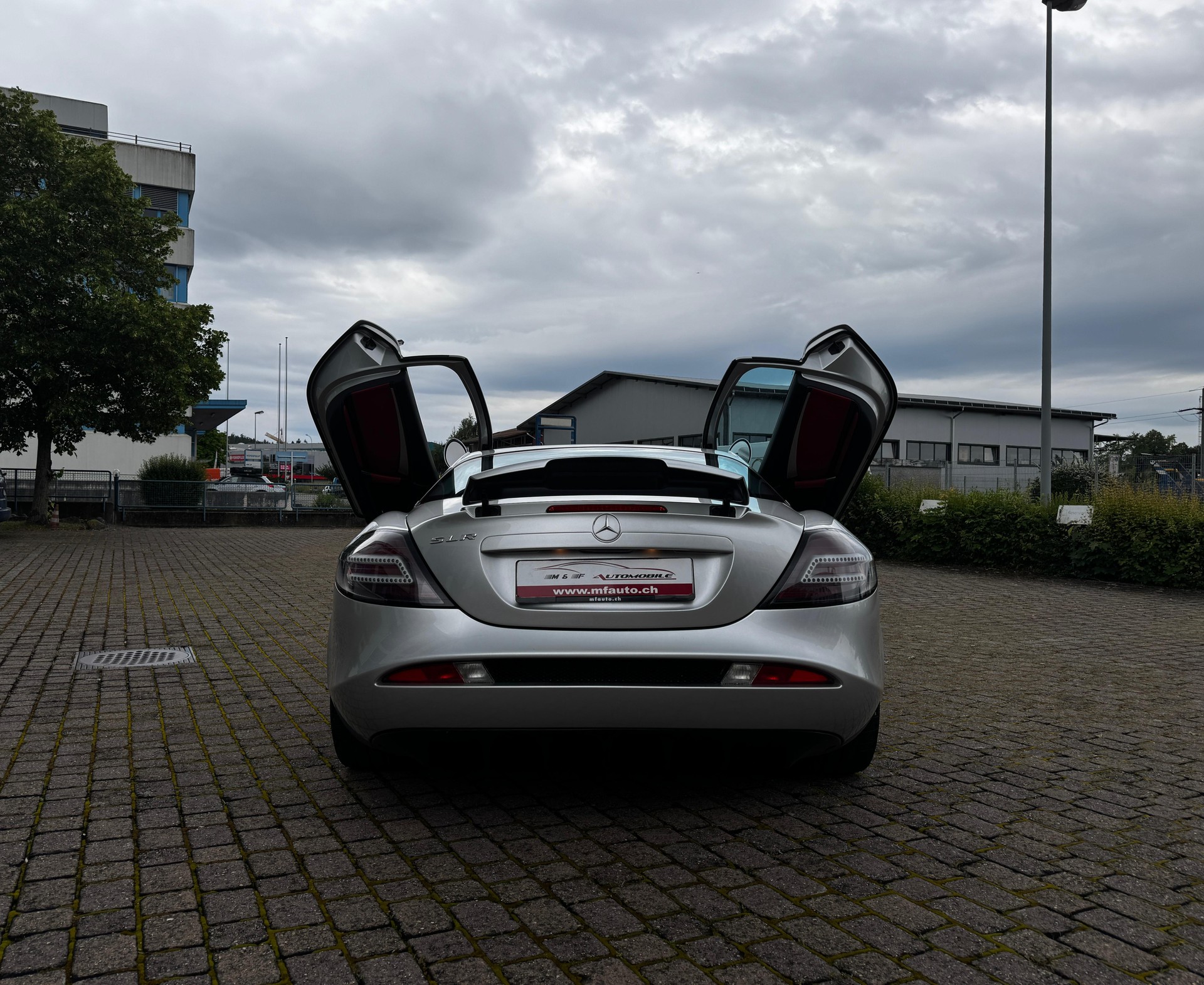 MERCEDES-BENZ SLR-showroom-element-2
