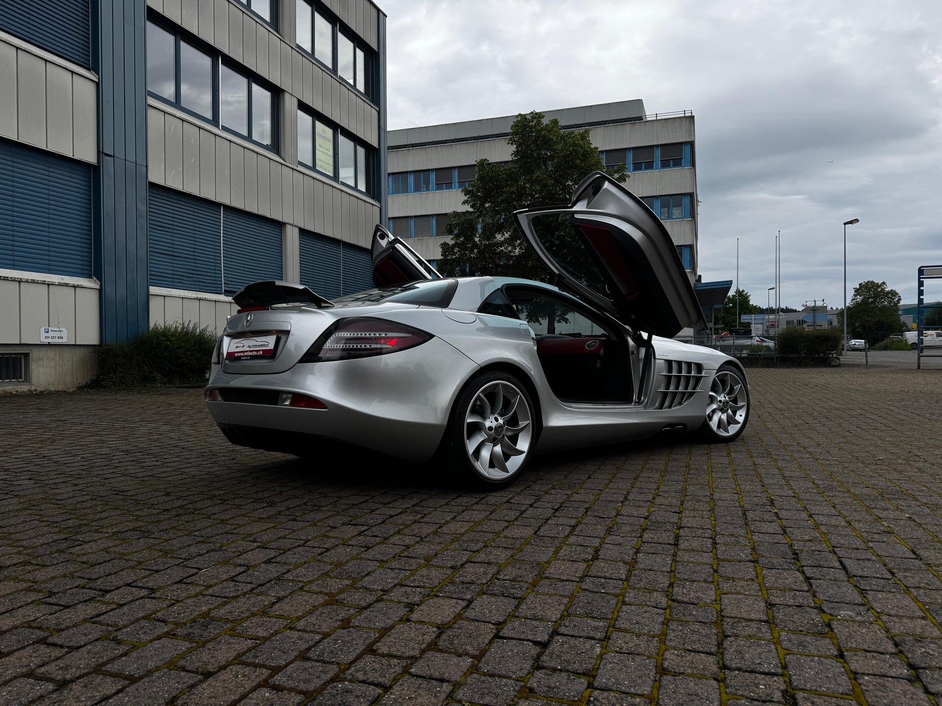 MERCEDES-BENZ SLR-showroom-element-1