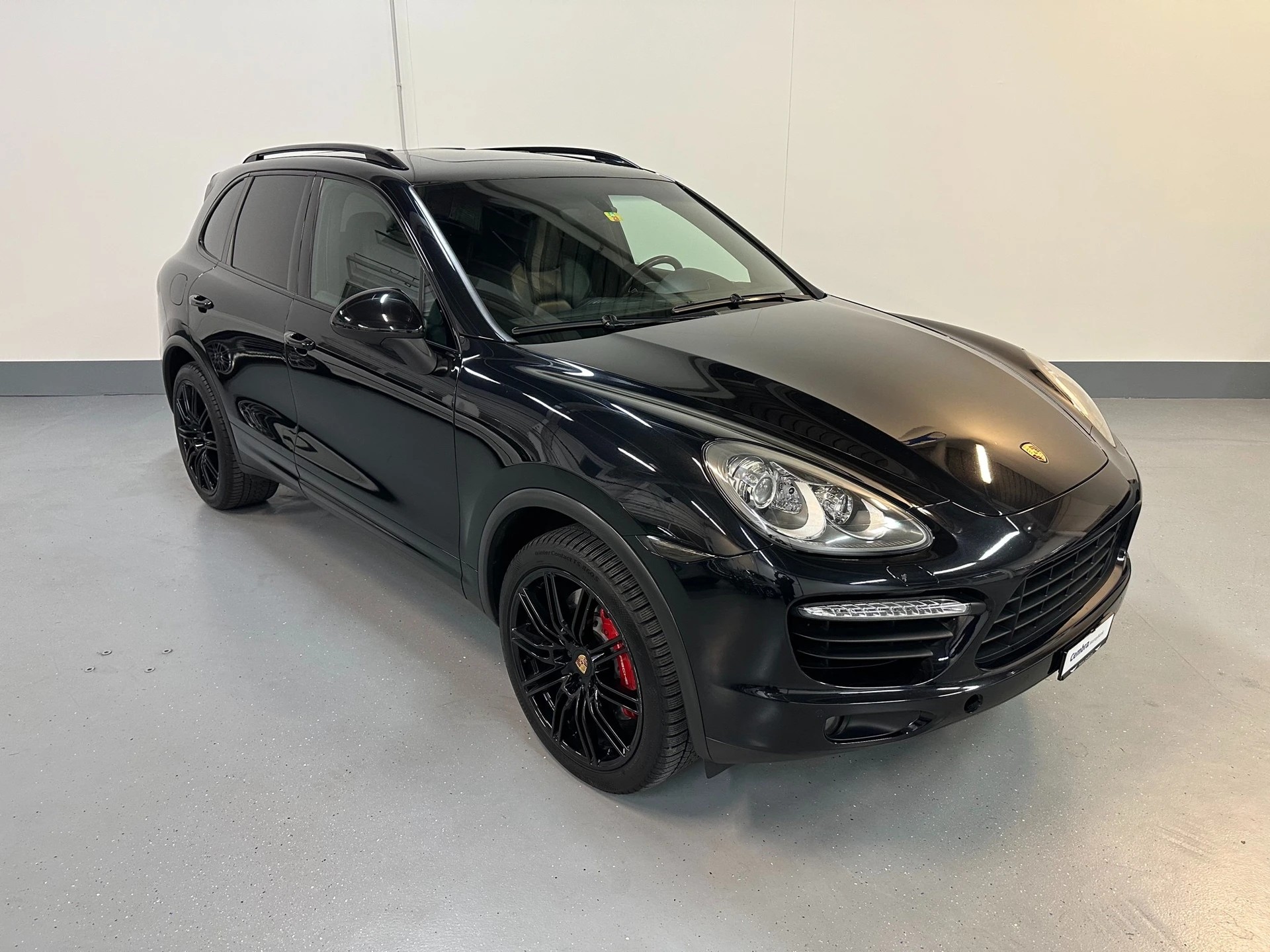PORSCHE Cayenne Turbo-showroom-element-1
