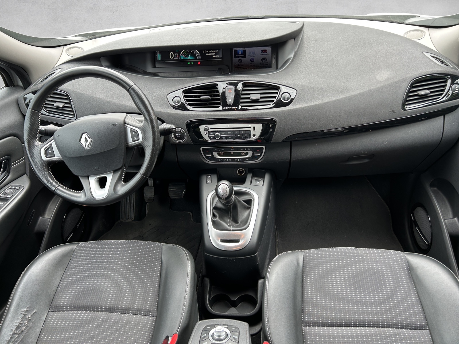 RENAULT Grand Scénic 1.4 16V Turbo Bose-image-9
