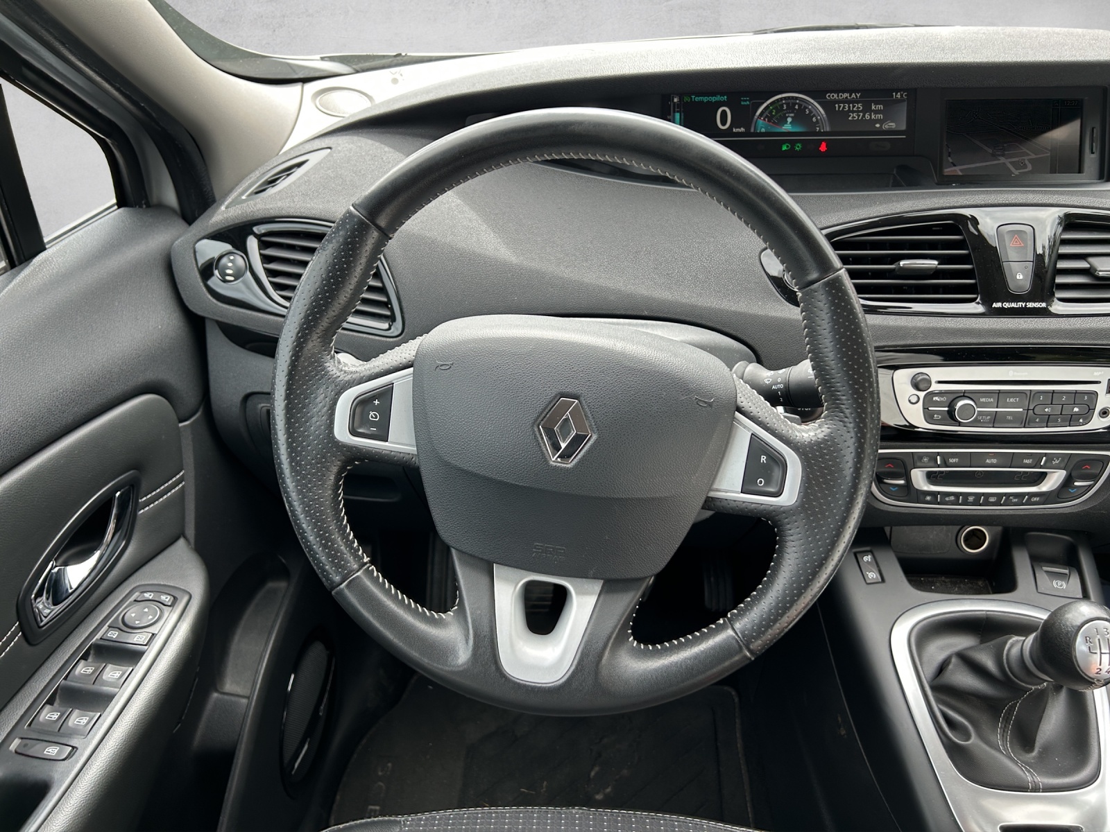 RENAULT Grand Scénic 1.4 16V Turbo Bose-image-15