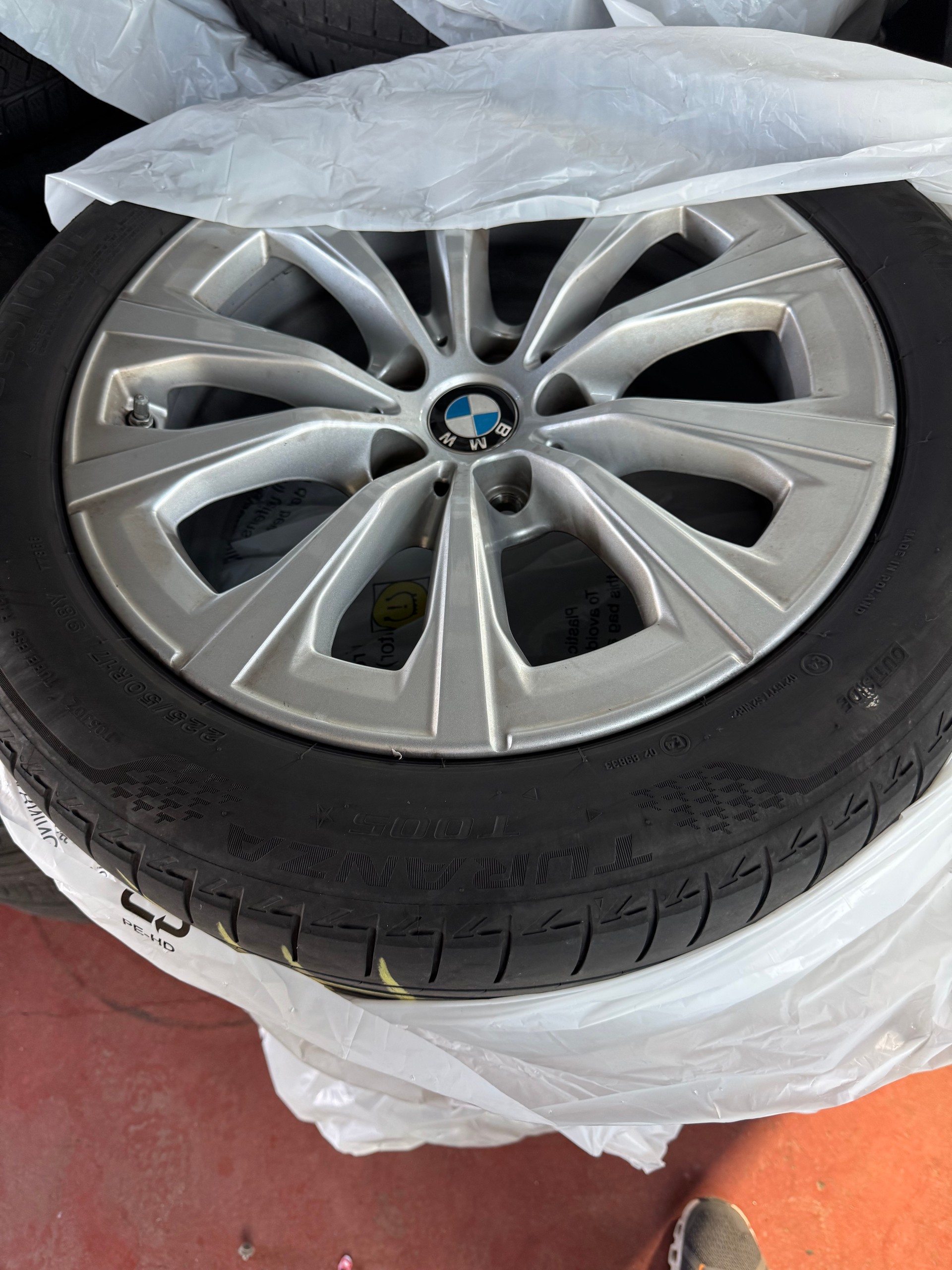 BMW 320d xDrive 48V Touring Steptronic-showroom-element-3