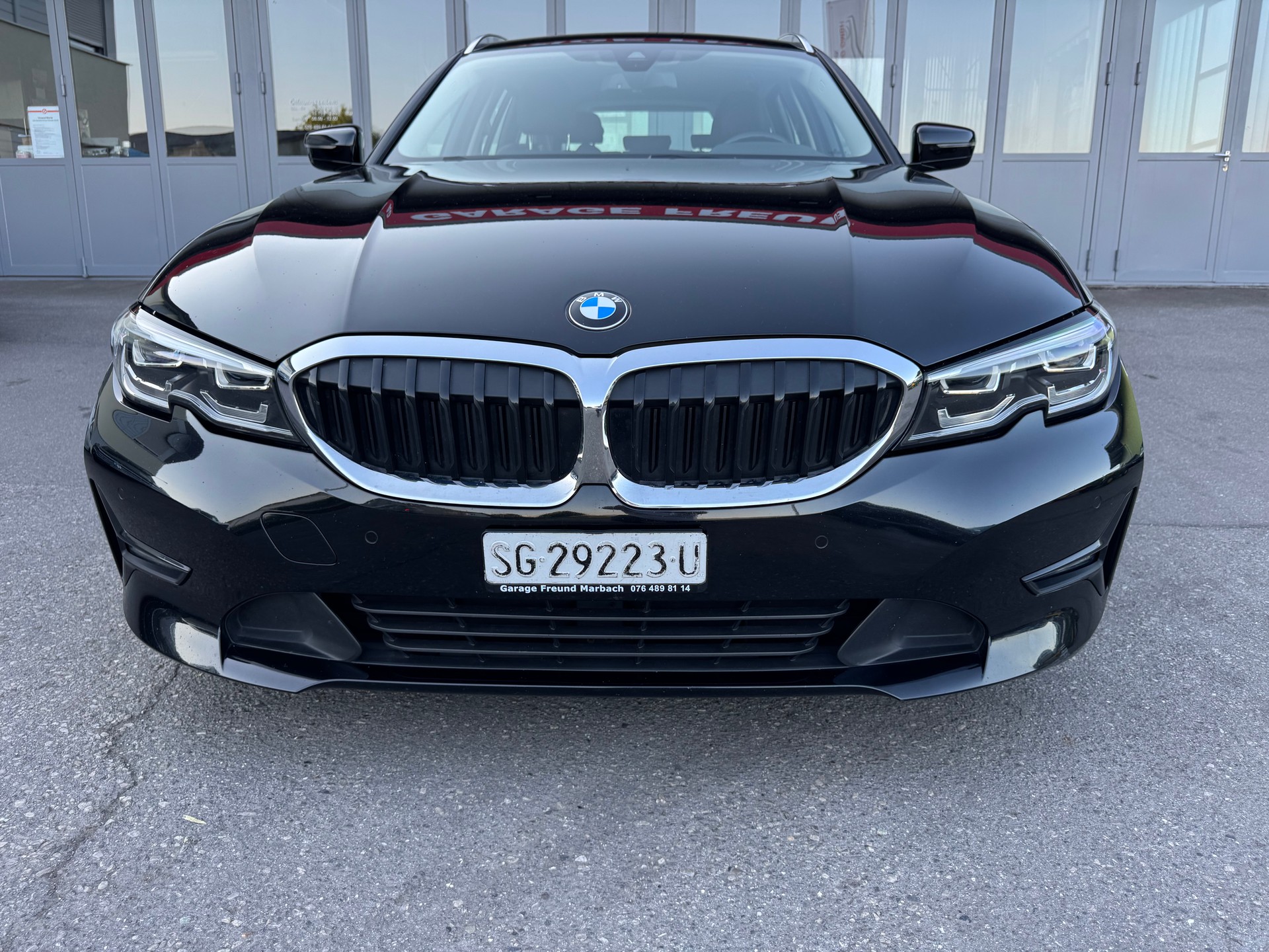 BMW 320d xDrive 48V Touring Steptronic-showroom-element-2