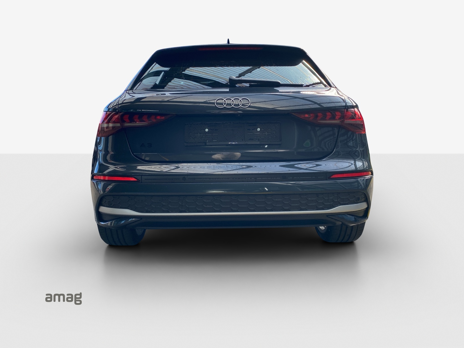 AUDI A3 Sportback 40 TFSI e Attraction-showroom-element-3