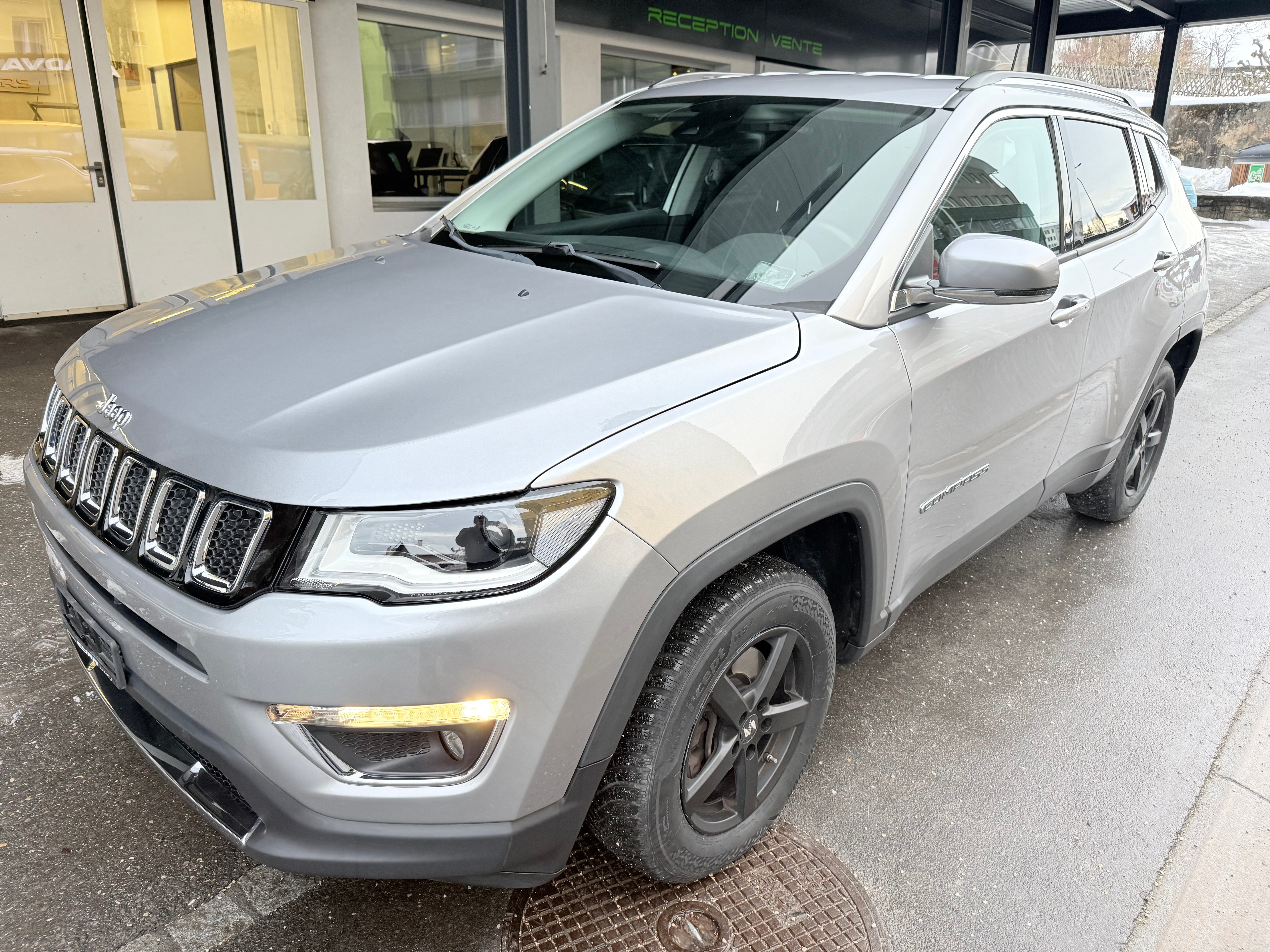 JEEP Compass 1.4 Turbo Limited (SUV / Geländewagen) JEEP Compass 1.4 Turbo Limited (SUV / Geländewagen)