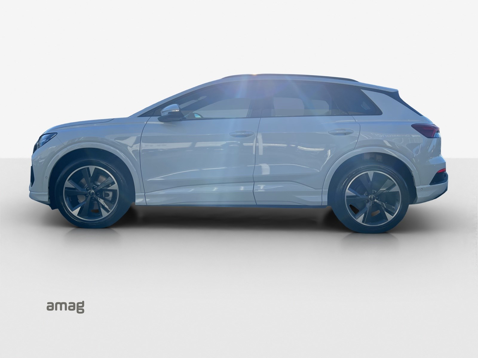 AUDI Q4 e-tron 45 Attraction-showroom-element-1