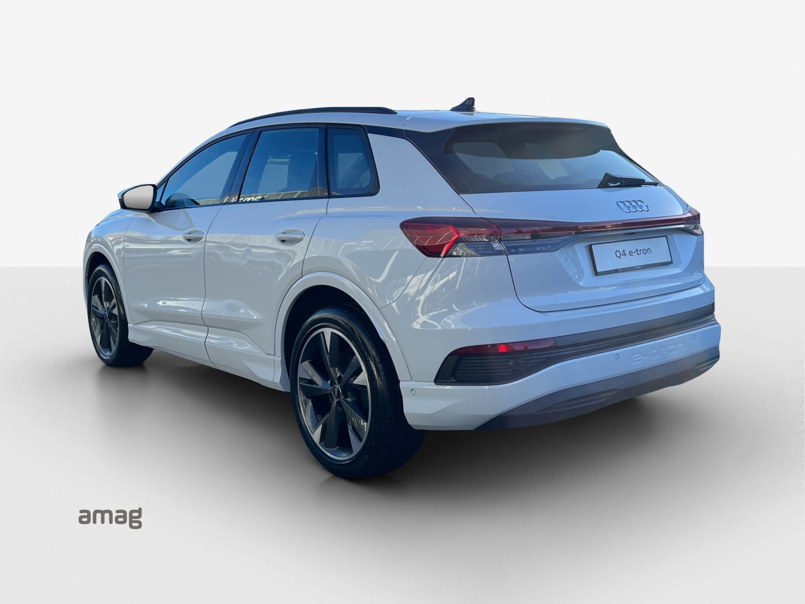 AUDI Q4 e-tron 45 Attraction-showroom-element-2