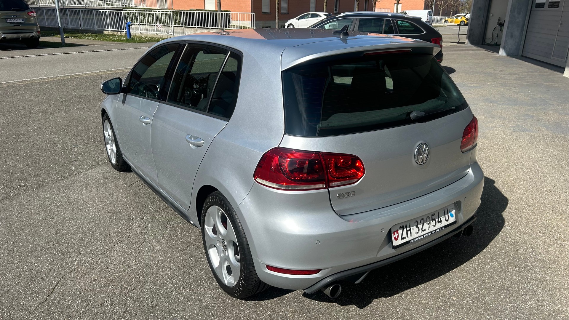 VW Golf 2.0 TSI GTI-showroom-element-3