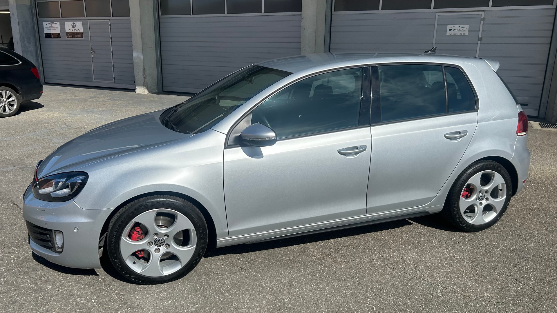VW Golf 2.0 TSI GTI-showroom-element-1