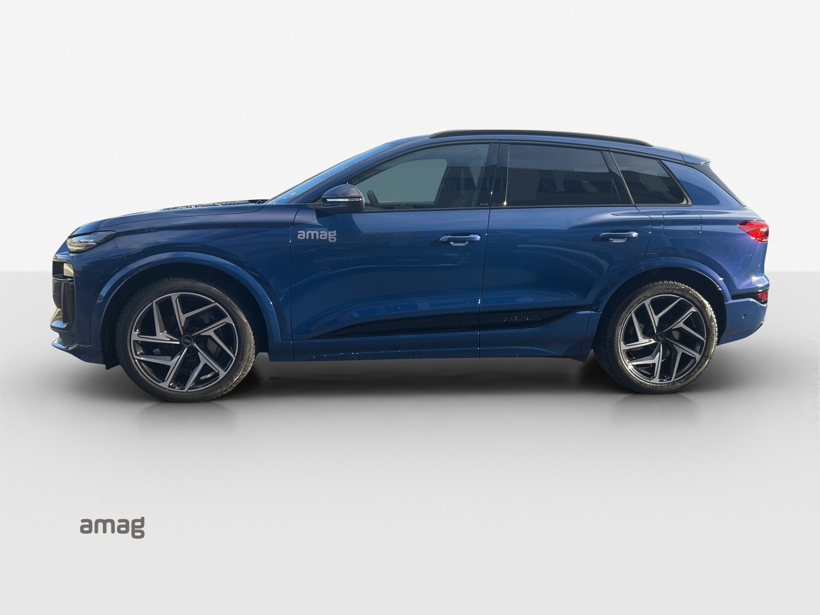 AUDI Q6 e-tron quattro-showroom-element-1