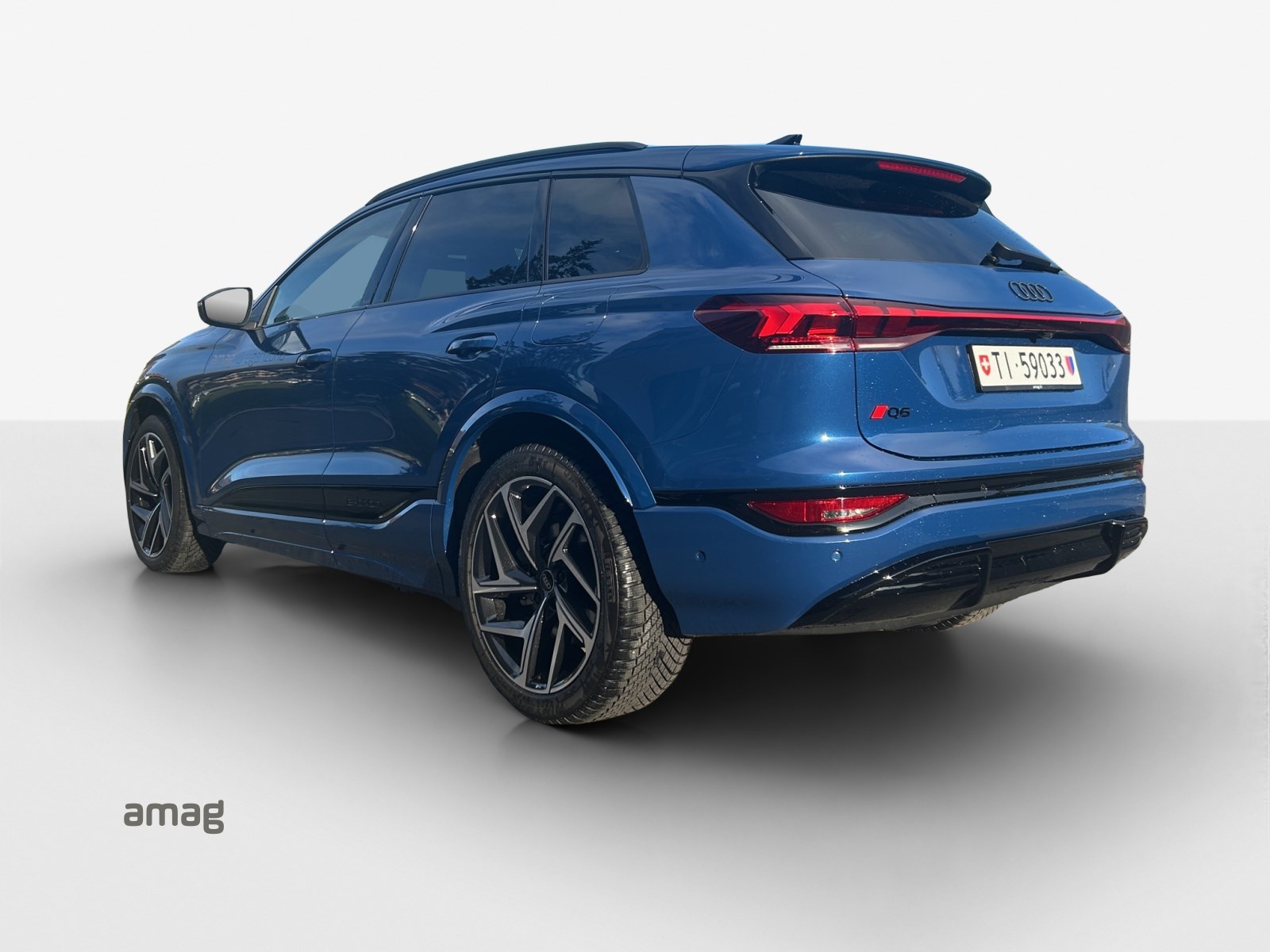 AUDI Q6 e-tron quattro-showroom-element-2