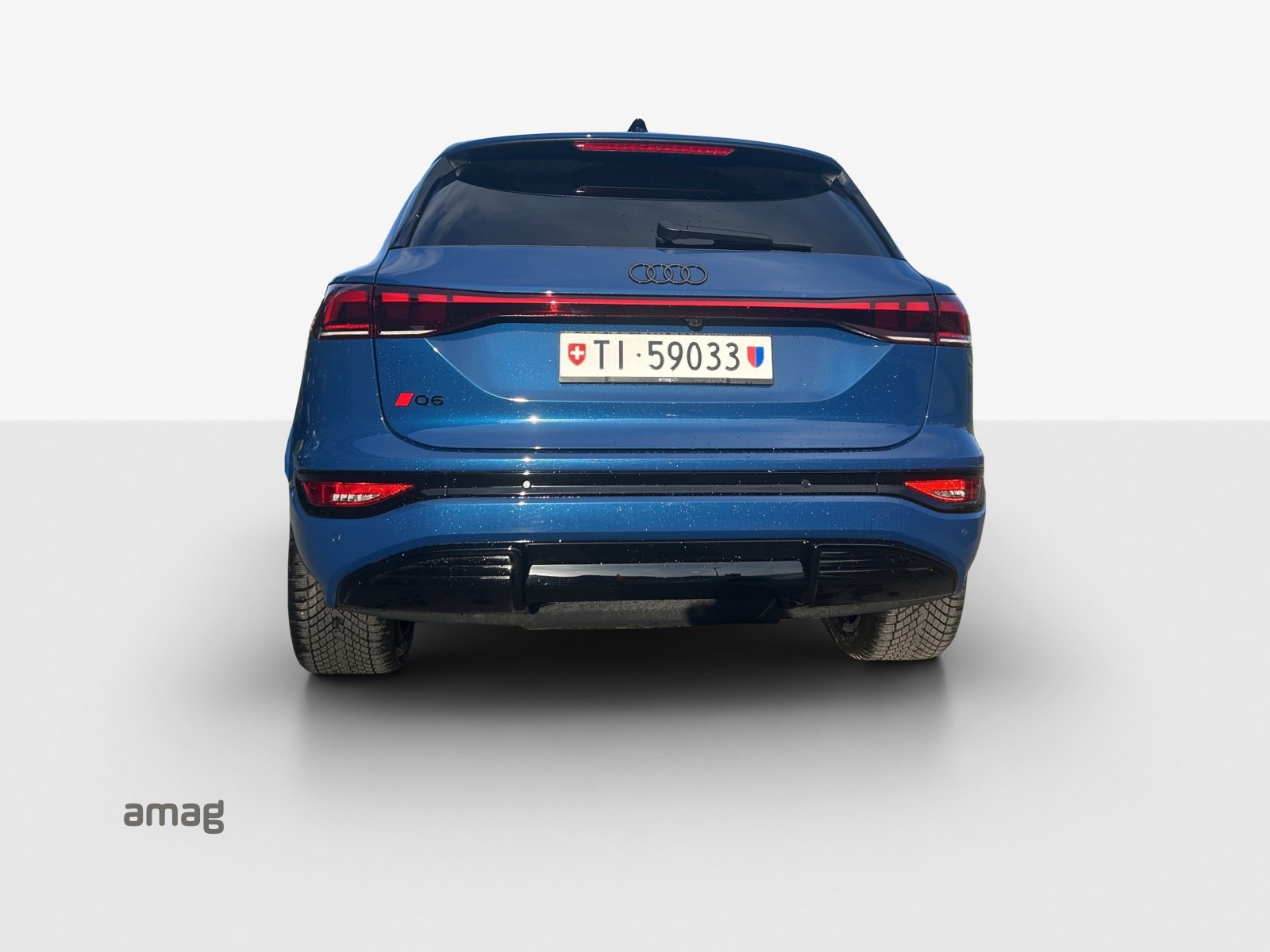 AUDI Q6 e-tron quattro-showroom-element-3