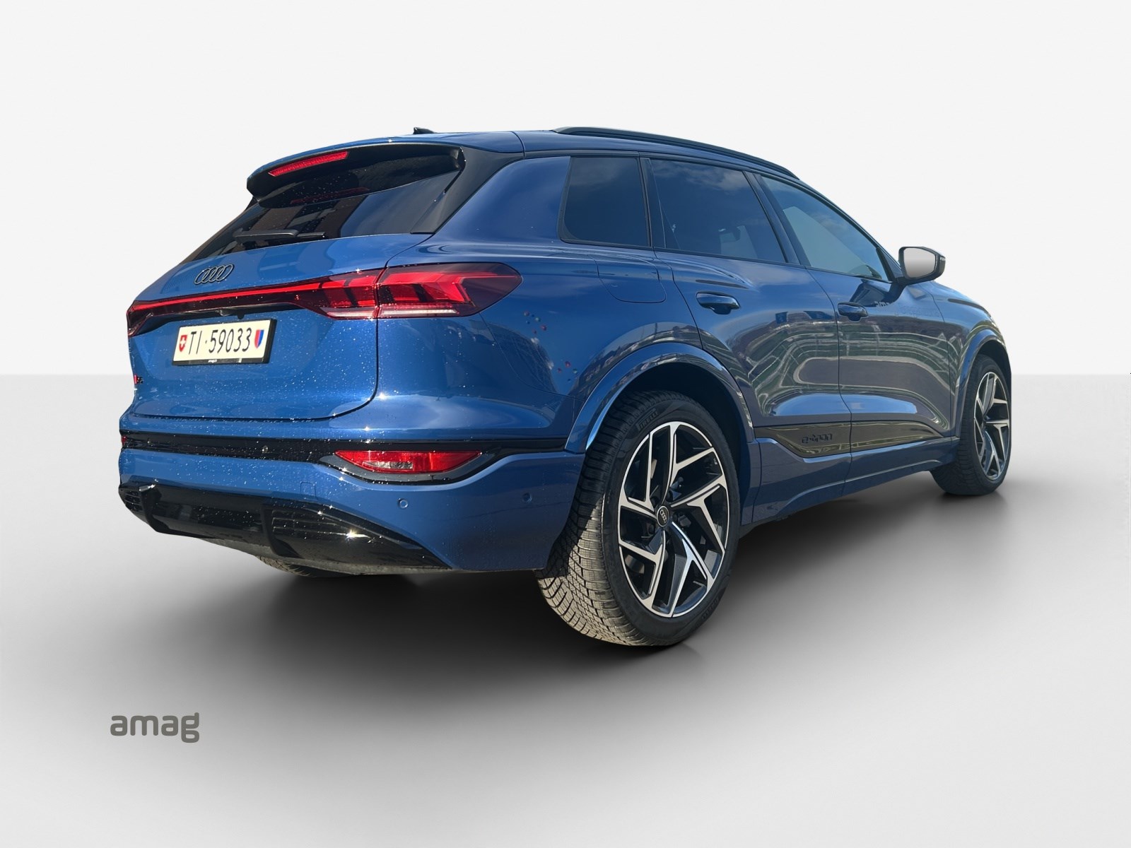 AUDI Q6 e-tron quattro-image-4