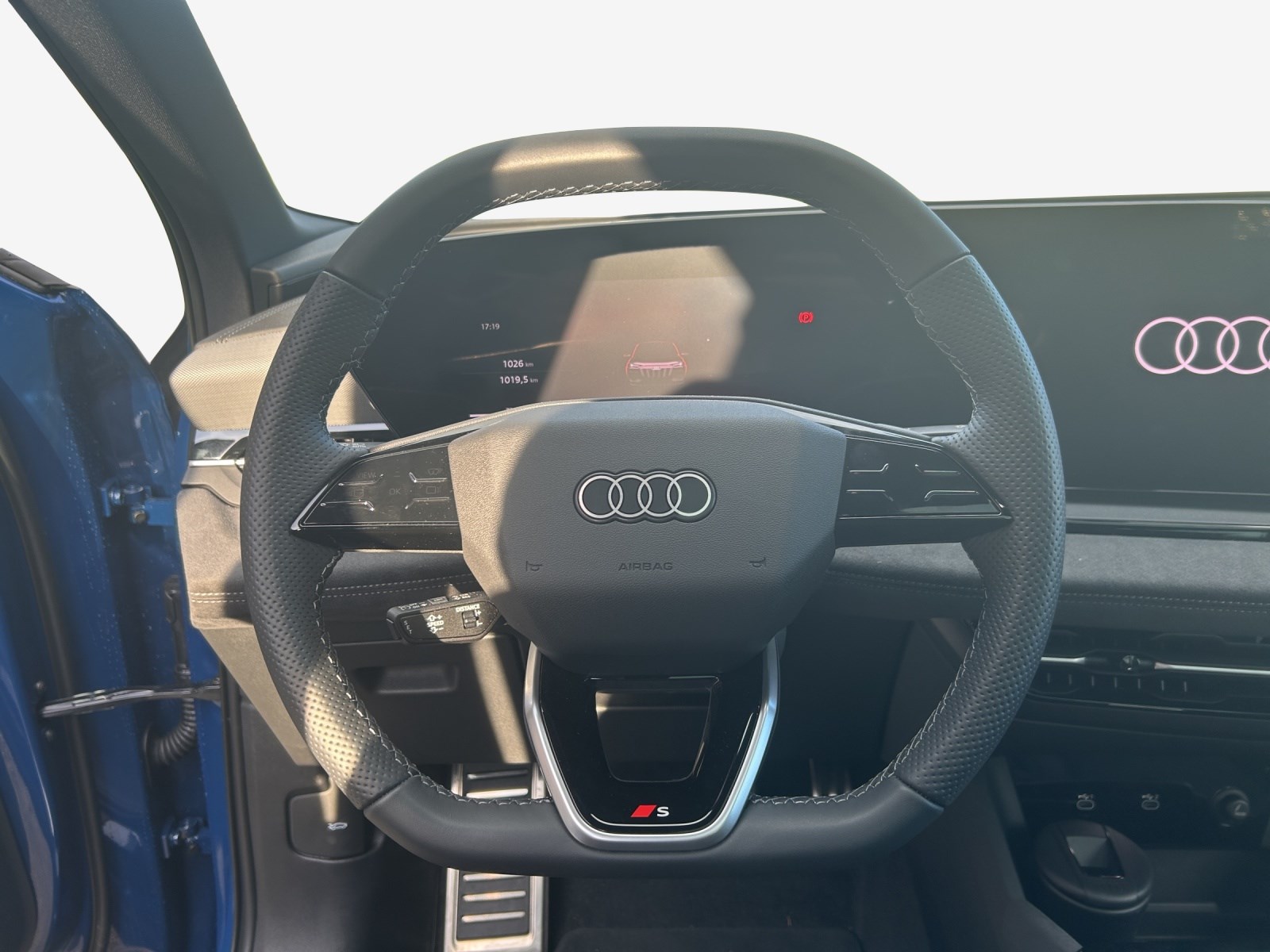 AUDI Q6 e-tron quattro-image-9