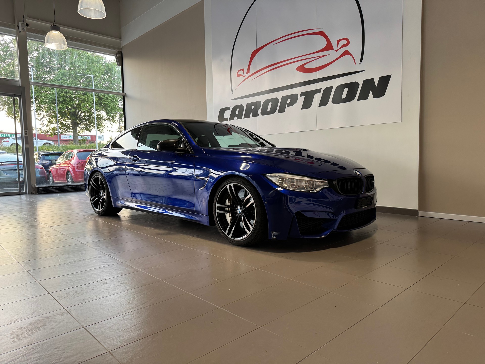 BMW M4 Coupé DKG-showroom-element-3