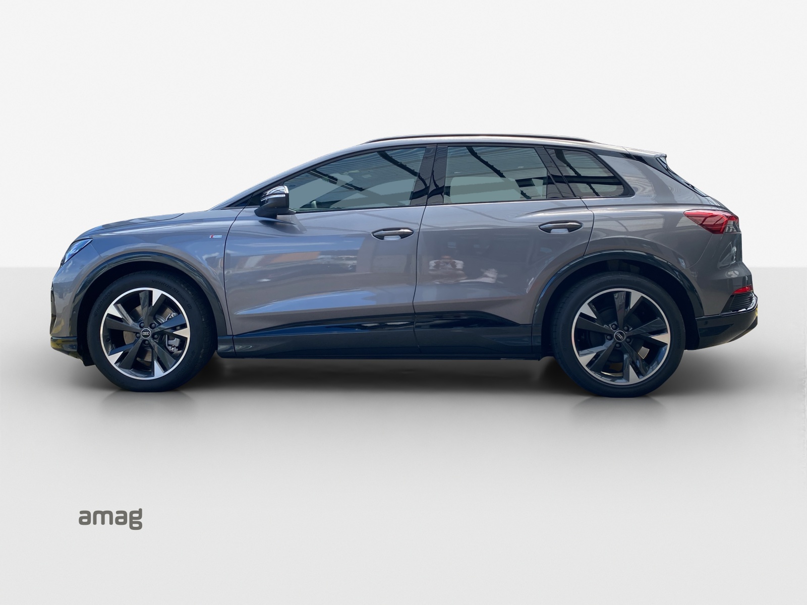AUDI Q4 e-tron 45 quattro-showroom-element-1
