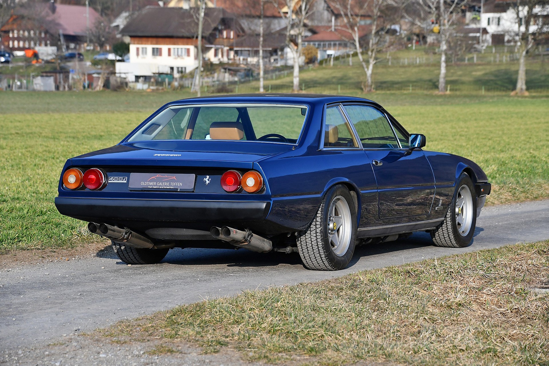 FERRARI 400 i-image-12