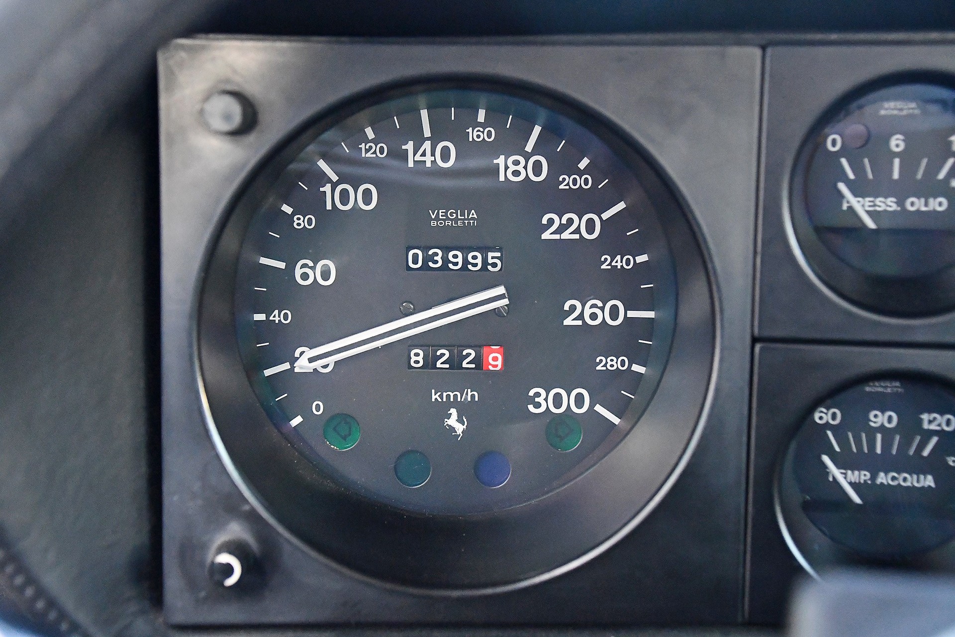 FERRARI 400 i-image-9