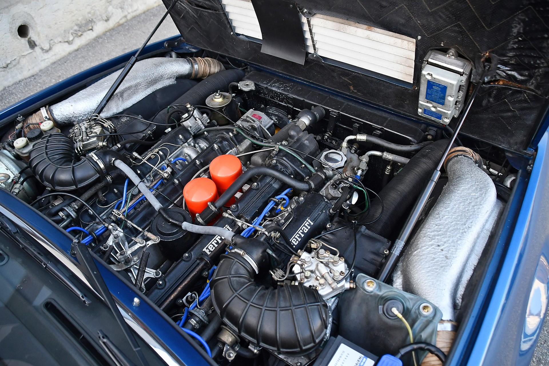 FERRARI 400 i-image-5