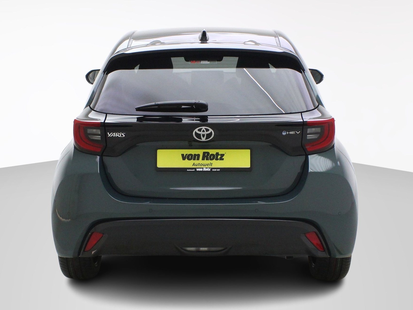 TOYOTA YARIS 1.5 VVT-i HSD Premium ** mit Glasdach **-showroom-element-2