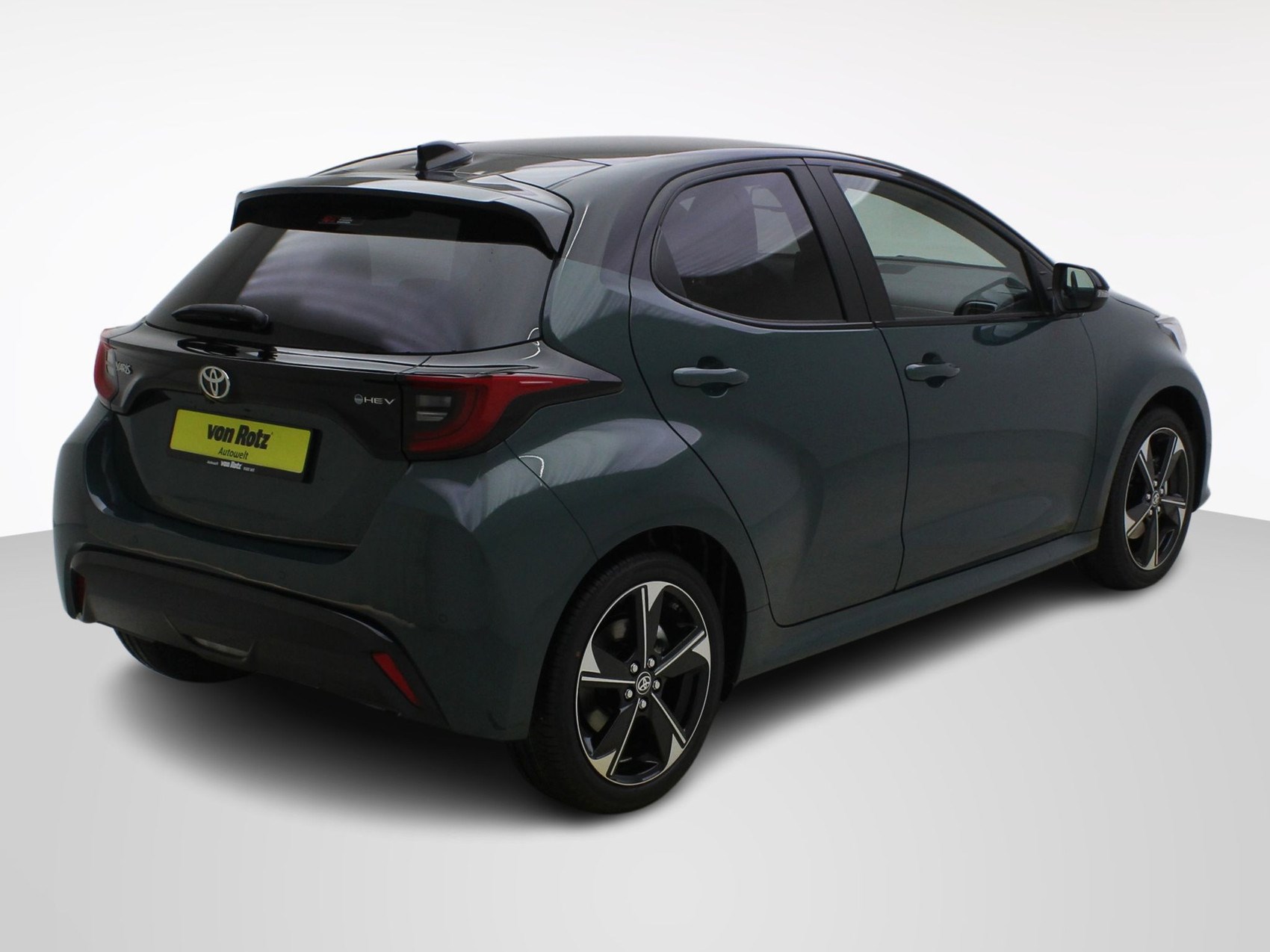 TOYOTA YARIS 1.5 VVT-i HSD Premium ** mit Glasdach **-showroom-element-3